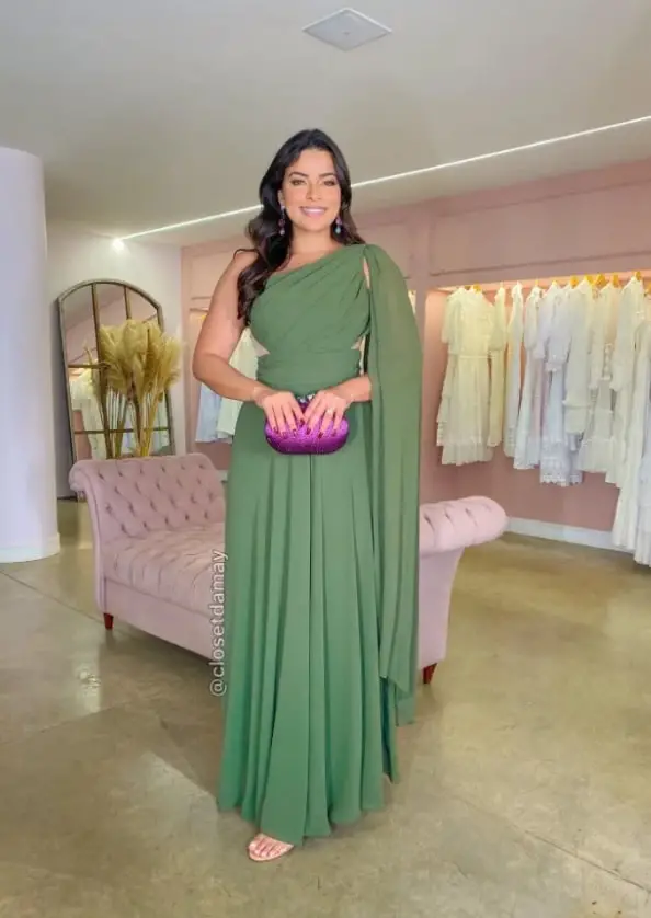 Woman in a green dress with a purple clutch bag
