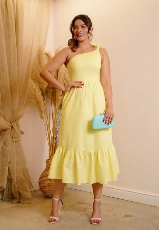Yellow dress with nude shoes