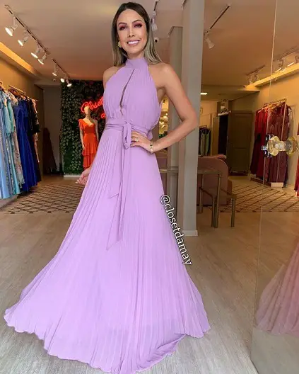 Lilac dress with rose eyeshadow